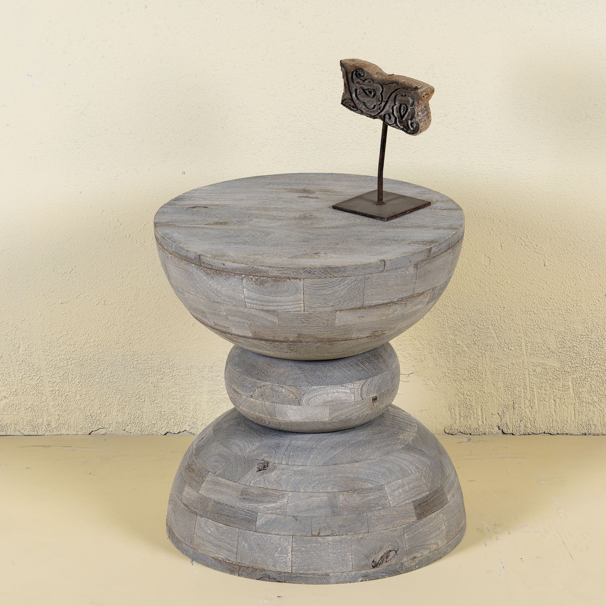 Vintage style mango wood coffee table with rounded form and grey-washed finish; compact rustic accent table, 40 cm diameter, 46 cm height.