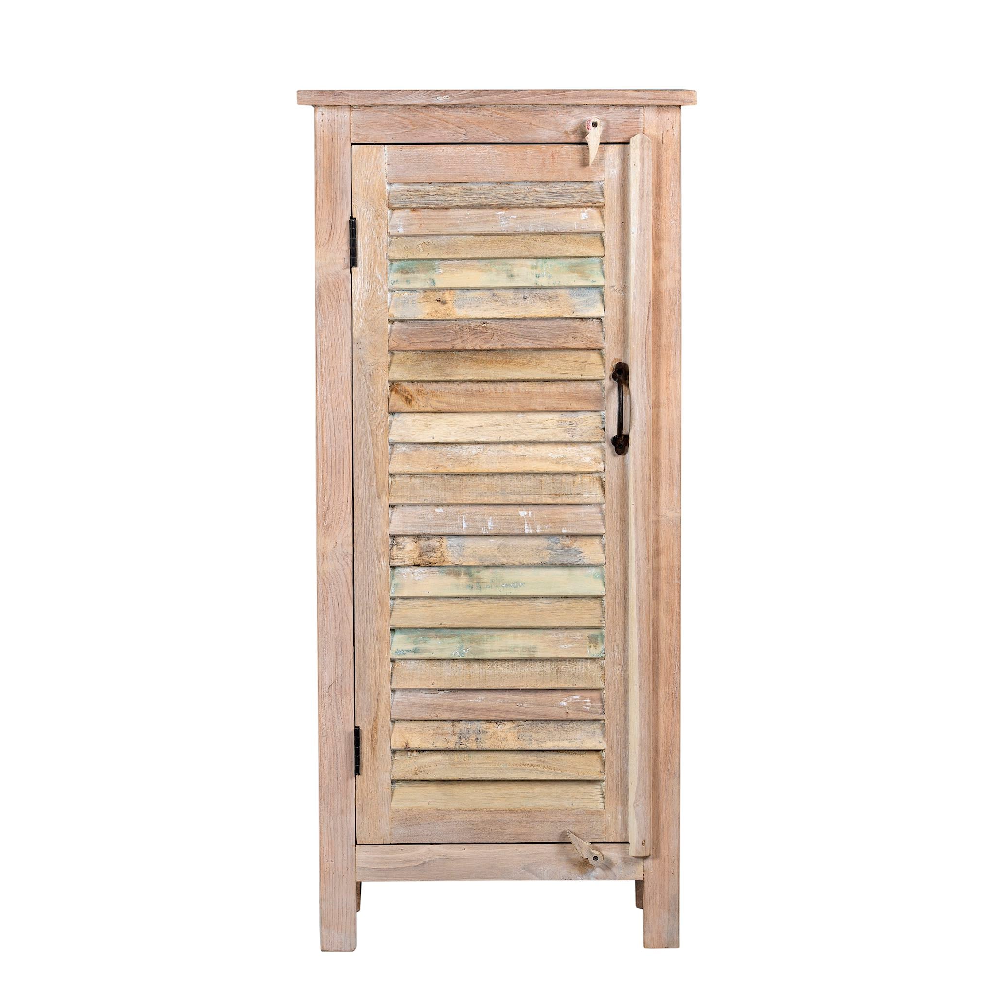 White background image with handle on the right sight of a reclaimed teak wood cabinet with slatted door and sandblasted finish, Ibiza-style, 122 × 56 × 40 cm.