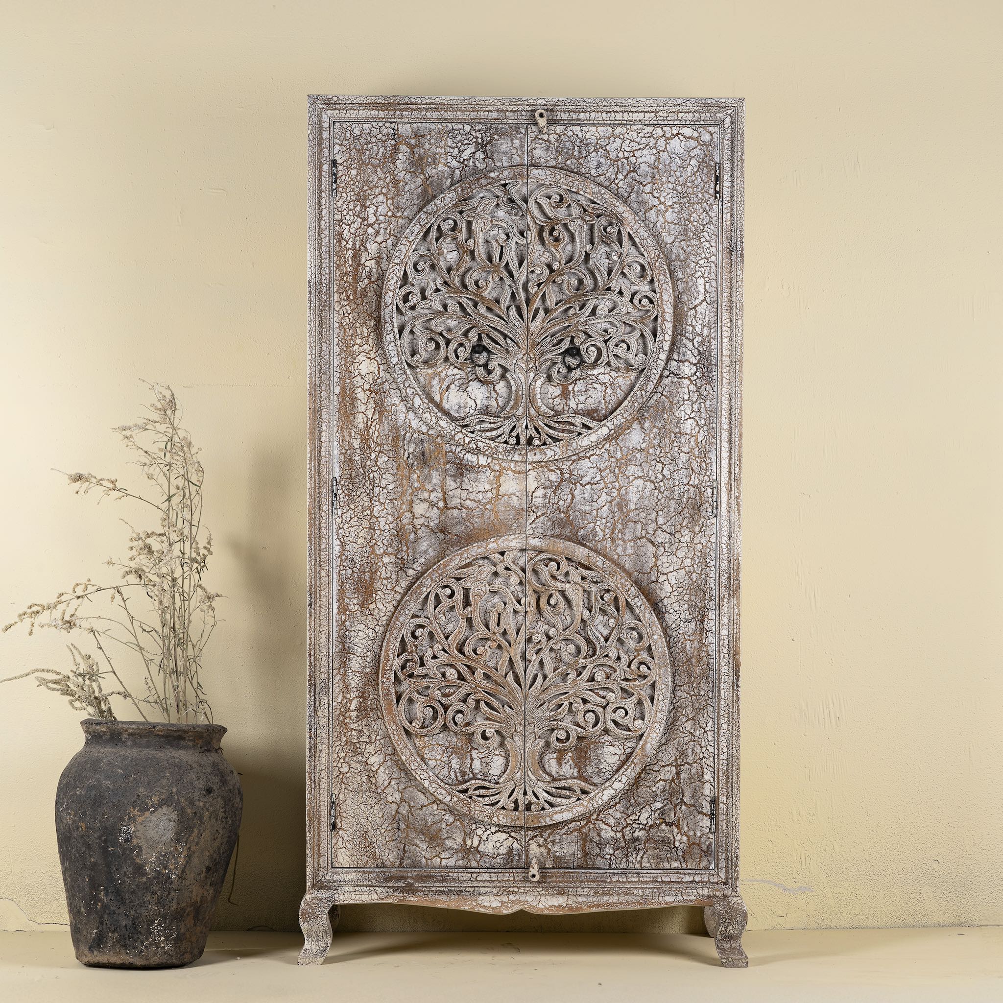 Vintage style wardrobe with Tree of Life design, hand-carved mango wood furniture with four storage compartments, 90 × 40 × 180 cm.