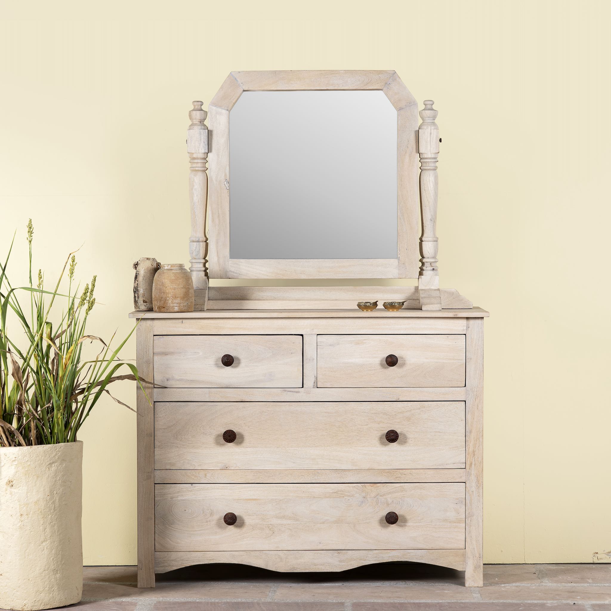Ibiza style Mango wood dressing table with five drawers and mirror, sandblasted whitewashed finish, 100 × 40 × 130 cm.