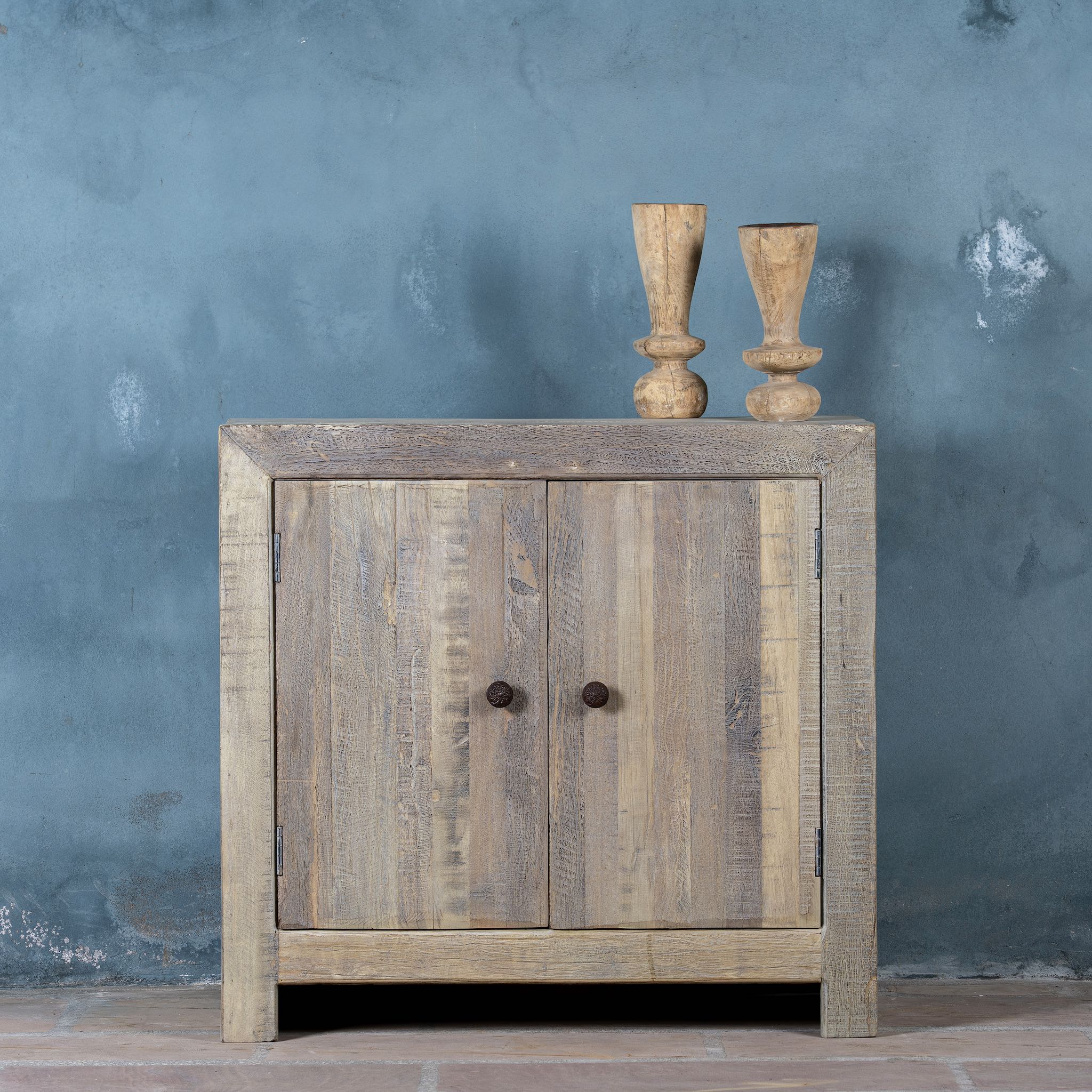 Lifestyle image of a rustic cupboard made of reclaimed wood with two doors, sustainable bathroom furniture, 90 × 40 × 86 cm.