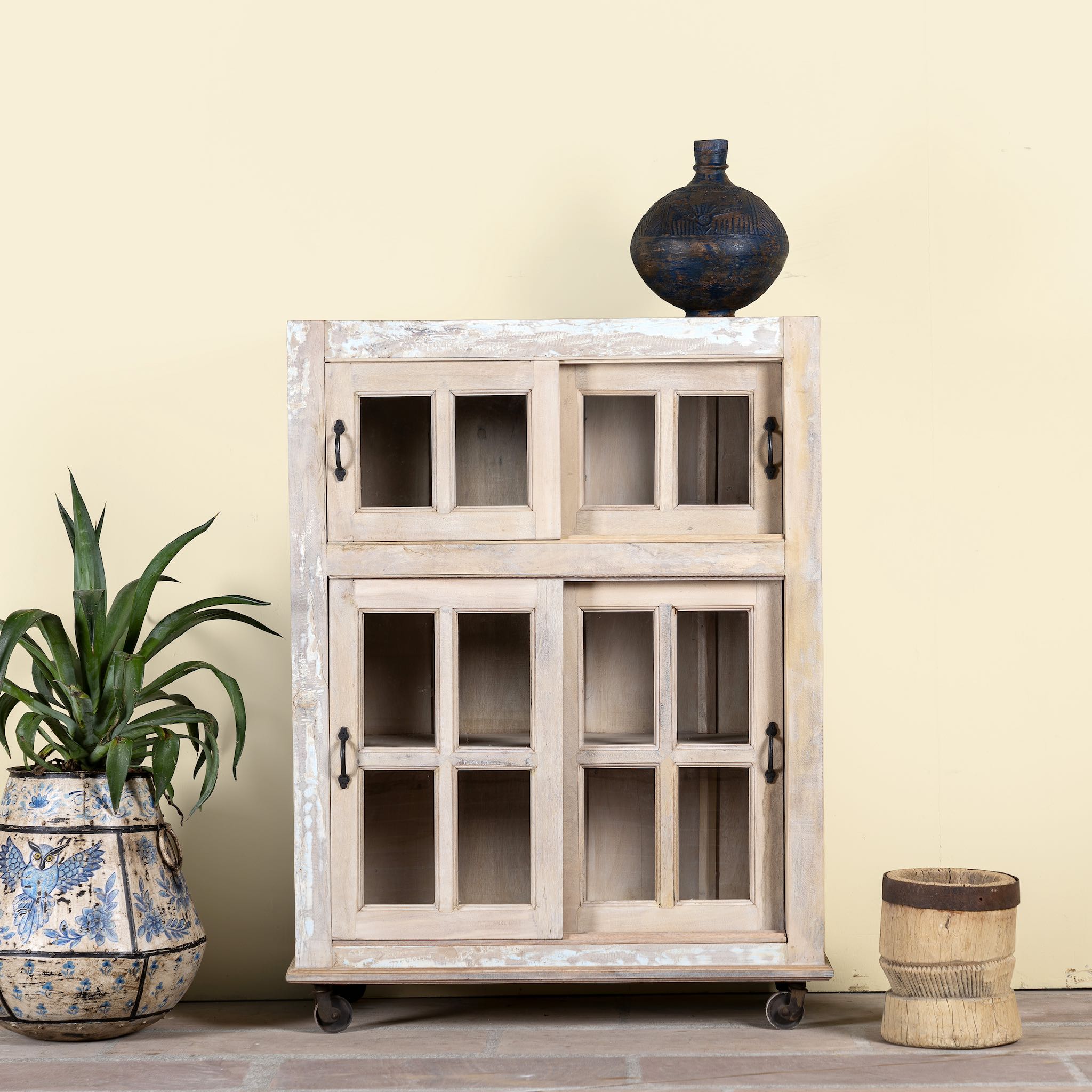 Vintage vitrine made of sandblasted reclaimed wood with glass-panelled doors and iron wheels; rustic reclaimed wood furniture, 100 × 40 × 160 cm.