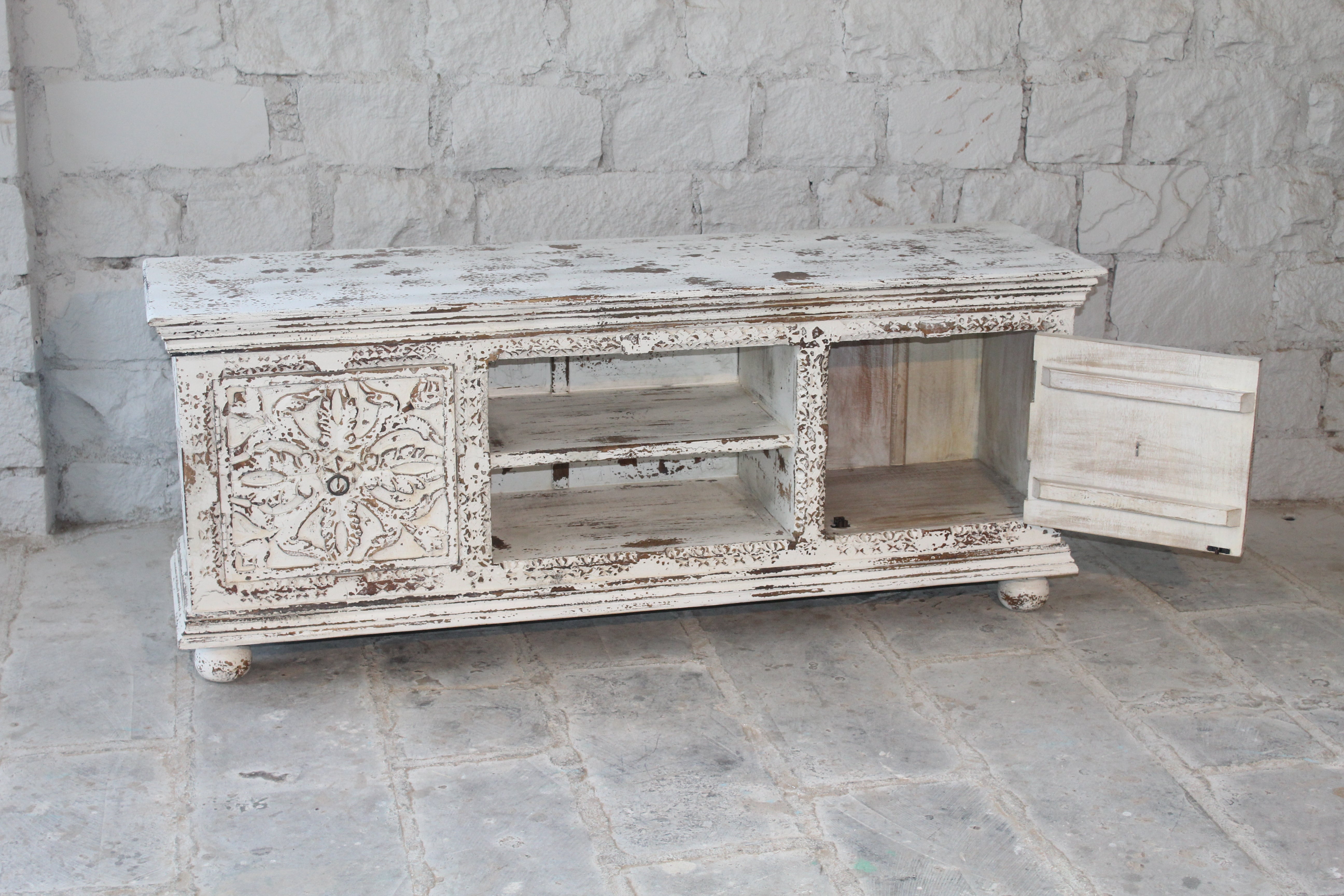 Harsh, antique tv cabinet