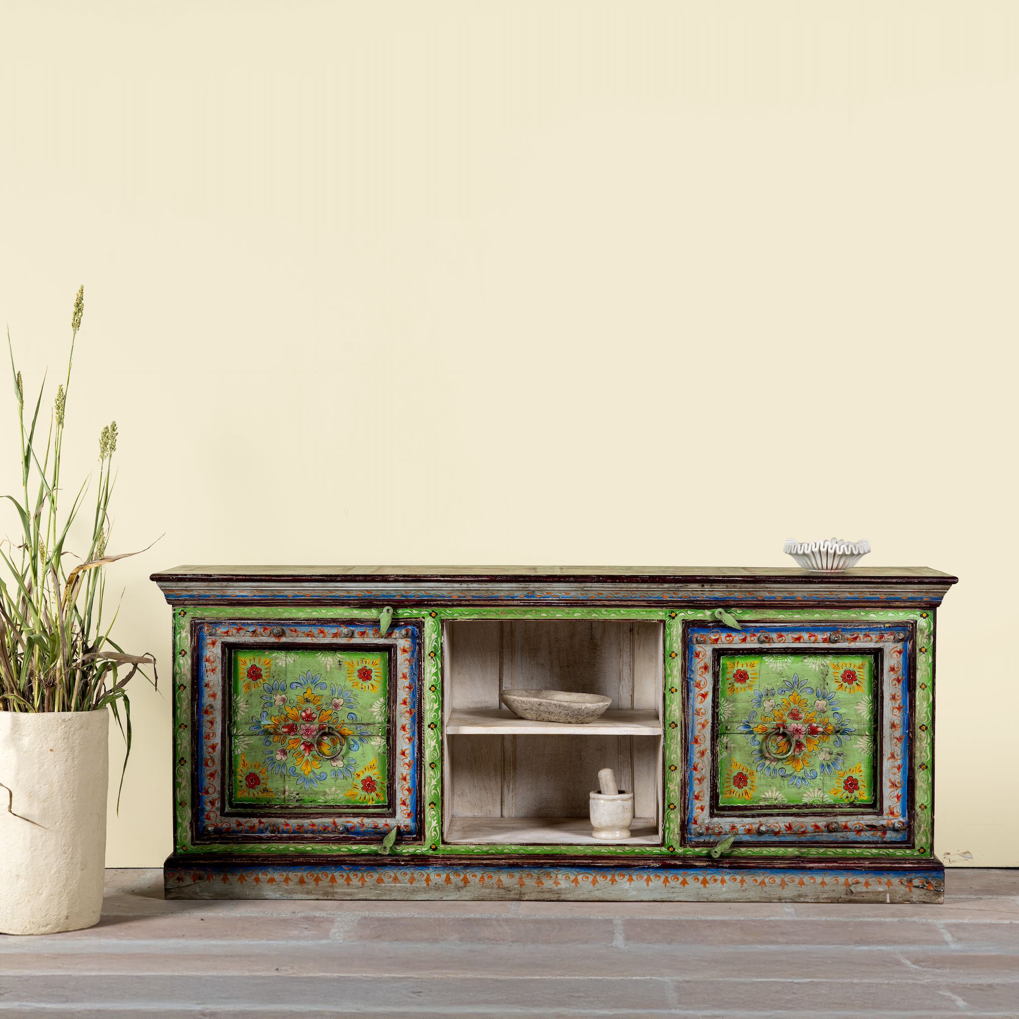 Hand-painted reclaimed wood vintage lowboard with floral motifs – a colourful piece of sustainable furniture for artistic and rustic interiors.