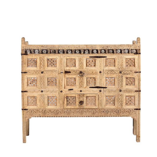White background image of a vintage entryway table treasure chest in antique Indian furniture style, solid teak wood with iron accents and sandblasted finish, 113 × 54 × 100 cm.