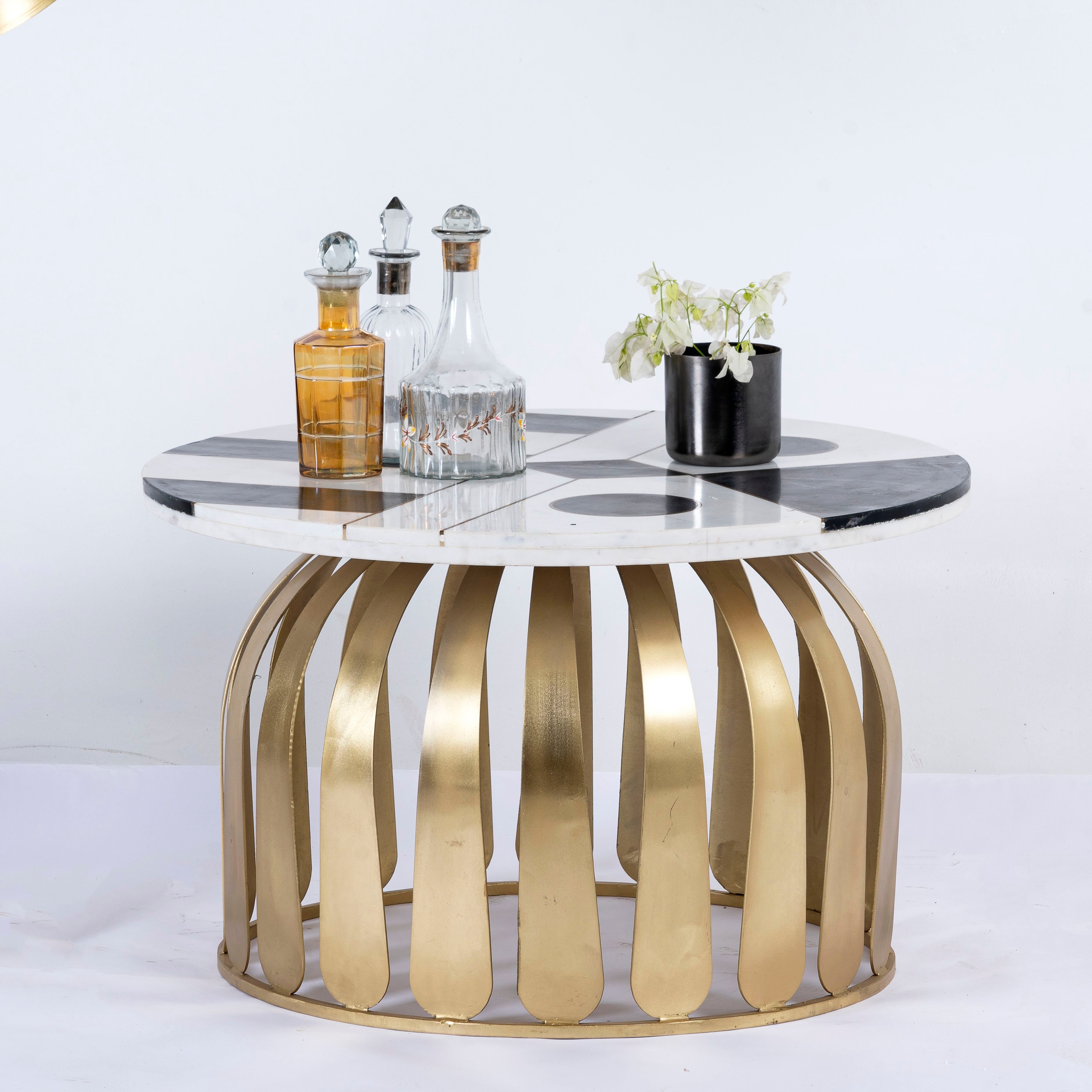 Round industrial style coffee table with hand-forged metal base and checkered marble top; also functions as a metal bar table, 82 cm diameter, 45 cm height.