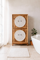 Lifestyle imagination of a mango wood wardrobe with hand-carved floral front, vintage carved wood furniture with curved legs, 180 × 90 × 40 cm.